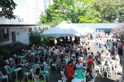 Mais de 300 pessoas prestigiam a Feijoada Solidária da CESE